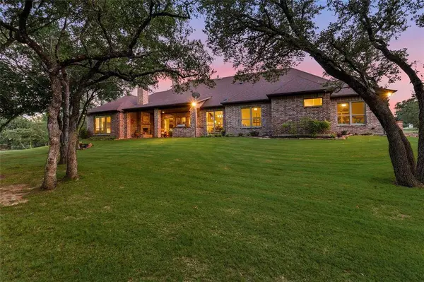 125 E Bozeman Lane, Fort Worth, TX 76108