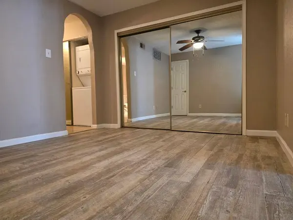 2301 Balsam Drive #M202, Arlington, TX 76006