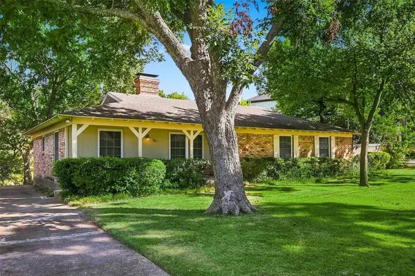 802 Saint Lukes Drive #Dr., Richardson, TX 75080