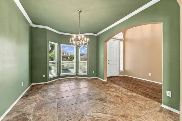 1204 Crestview Drive, Bedford, TX 76021