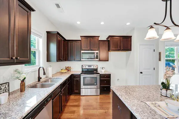 102 Forsyth PKWY, Clayton, NC 27520