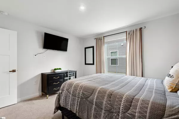 103 Oak Row Drive, Fountain Inn, SC 29644