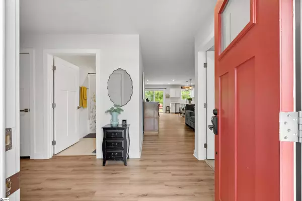 103 Oak Row Drive, Fountain Inn, SC 29644