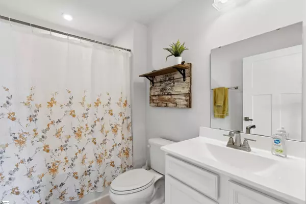 103 Oak Row Drive, Fountain Inn, SC 29644