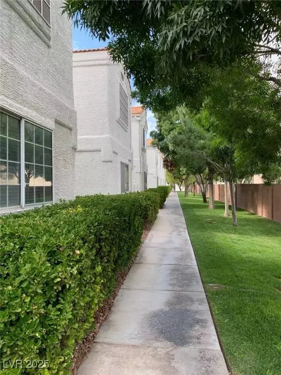 1800 Edmond ST #122, Las Vegas, NV 89146