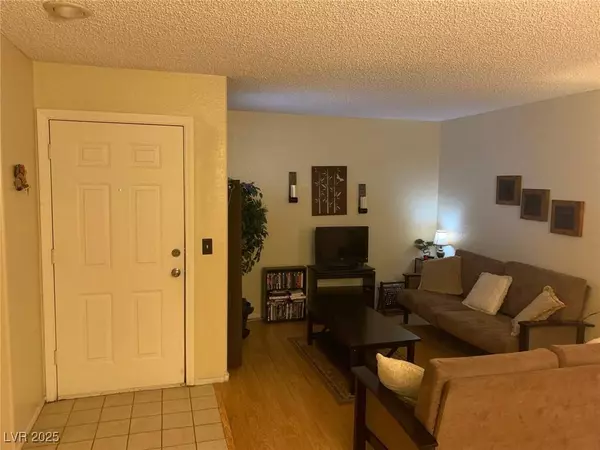 1800 Edmond ST #122, Las Vegas, NV 89146