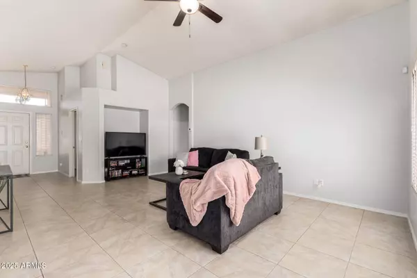 10934 W ALMERIA Road, Avondale, AZ 85392