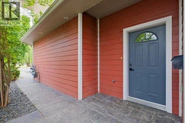 755 Birch Avenue, Kelowna, BC V1Y5H3