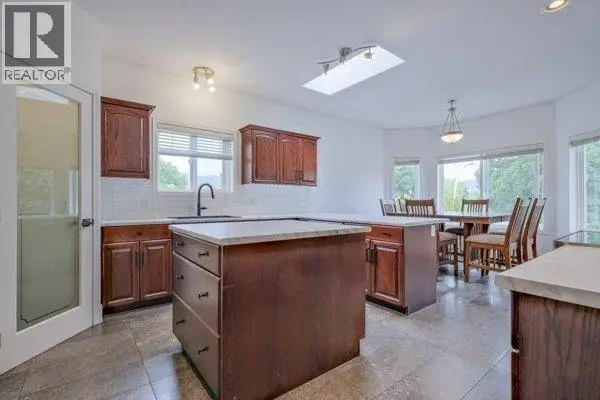 755 Birch Avenue, Kelowna, BC V1Y5H3