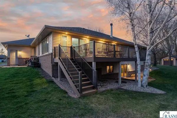 42389 Kerns Drive, North Mankato, MN 56003