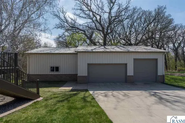 42389 Kerns Drive, North Mankato, MN 56003