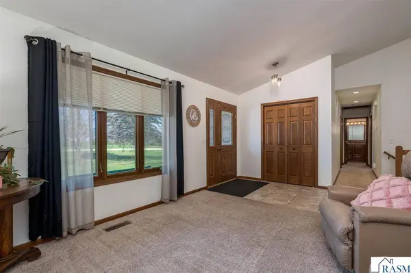 42389 Kerns Drive, North Mankato, MN 56003