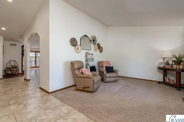 42389 Kerns Drive, North Mankato, MN 56003