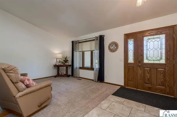 42389 Kerns Drive, North Mankato, MN 56003