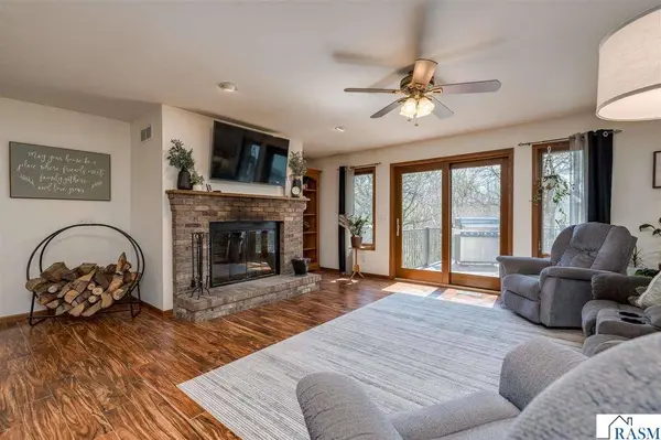 42389 Kerns Drive, North Mankato, MN 56003