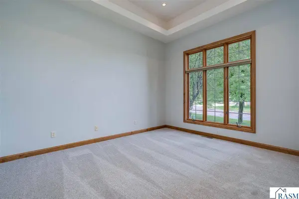 113 Hidden Oaks Circle, Mankato, MN 56001