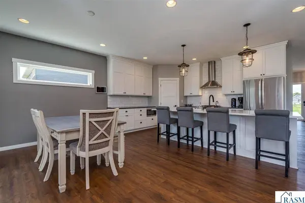 1824 Raymond Drive, North Mankato, MN 56003