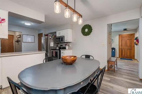 209 Viking Drive, Mankato, MN 56001