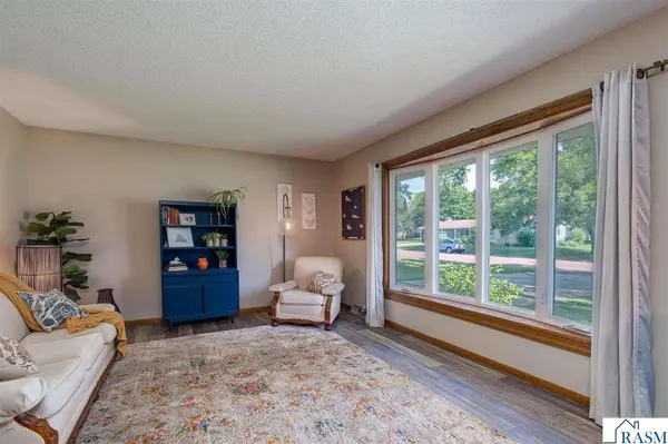 209 Viking Drive, Mankato, MN 56001