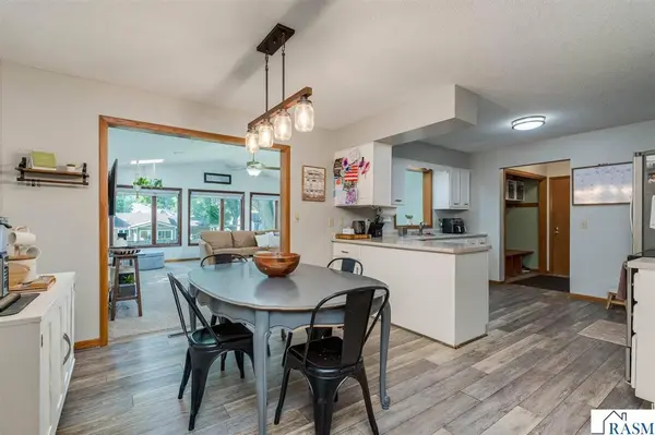 209 Viking Drive, Mankato, MN 56001