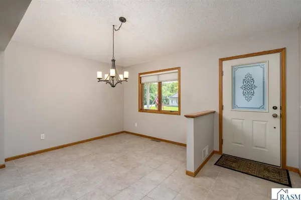 204 Parkway Place, Mankato, MN 56001