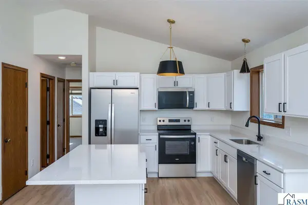 216 Wickfield Drive, Mankato, MN 56001