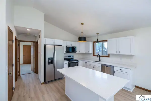 216 Wickfield Drive, Mankato, MN 56001