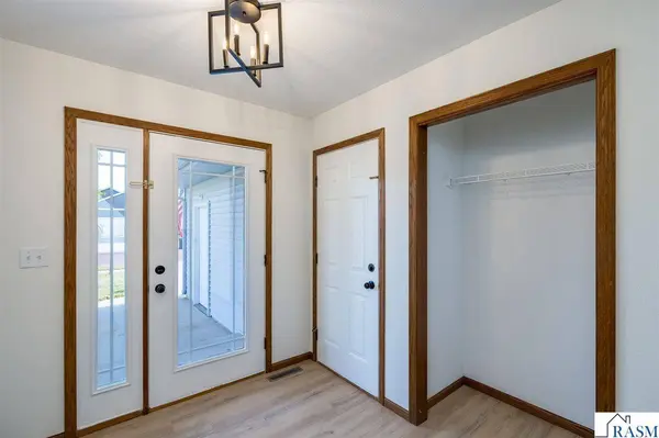 216 Wickfield Drive, Mankato, MN 56001