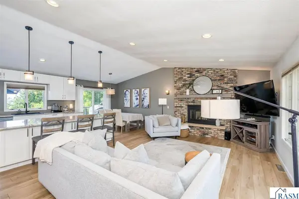 40 North Hill Court, Mankato, MN 56001