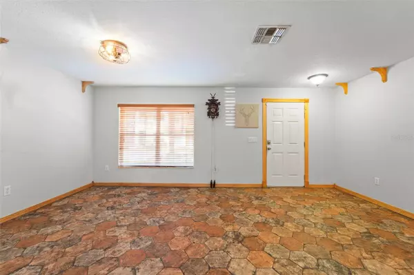 7703 N BRANCH AVE, Tampa, FL 33604