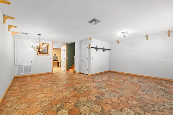 7703 N BRANCH AVE, Tampa, FL 33604