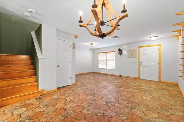 7703 N BRANCH AVE, Tampa, FL 33604