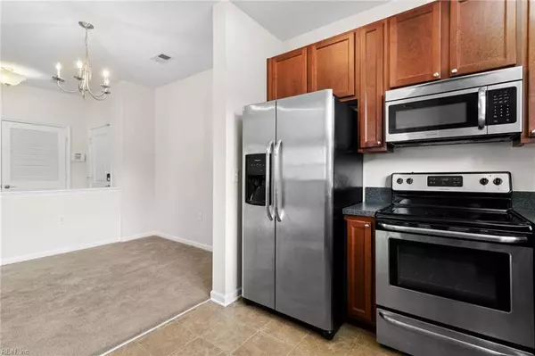 4316 Hillingdon BND #101, Chesapeake, VA 23321