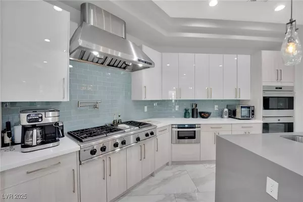 2208 Point Rock LN, Las Vegas, NV 89134