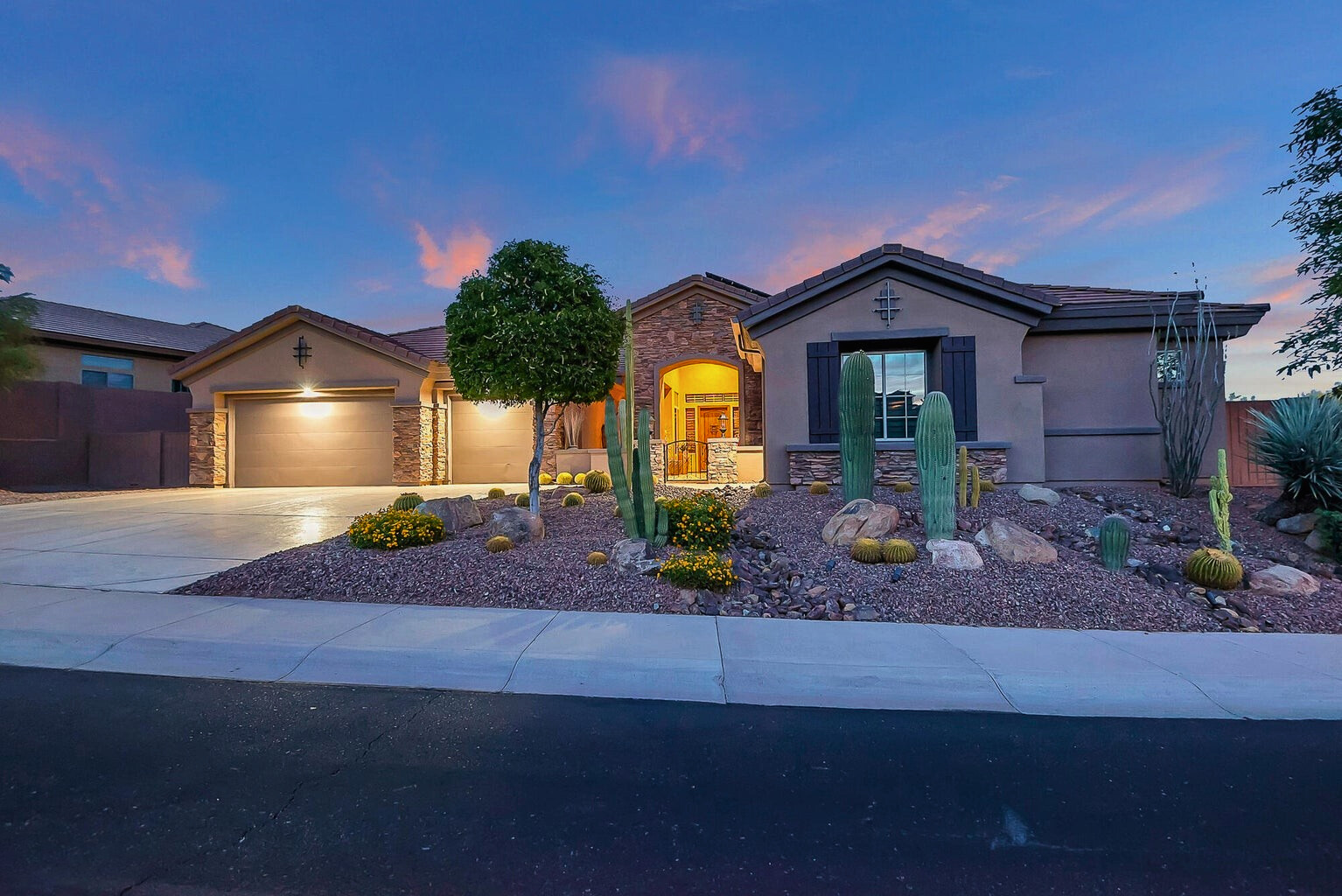 Luxury property exterior — Phoenix Metro listing
