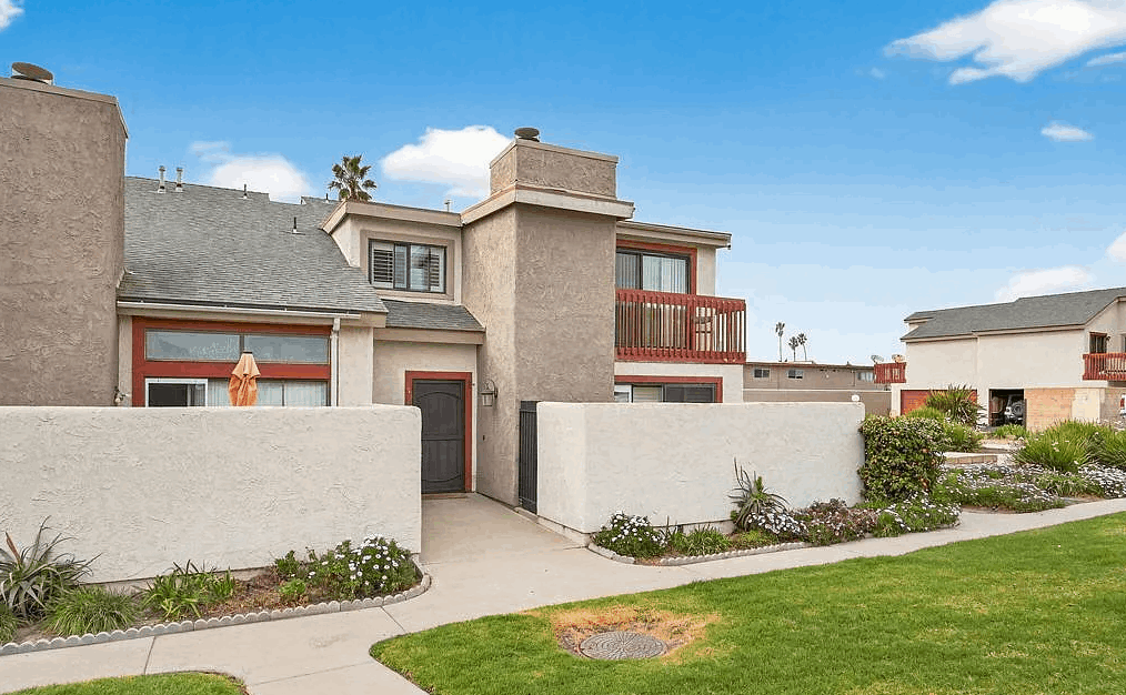 Exterior of the nearly 40-year-old Southern California condo the family sold