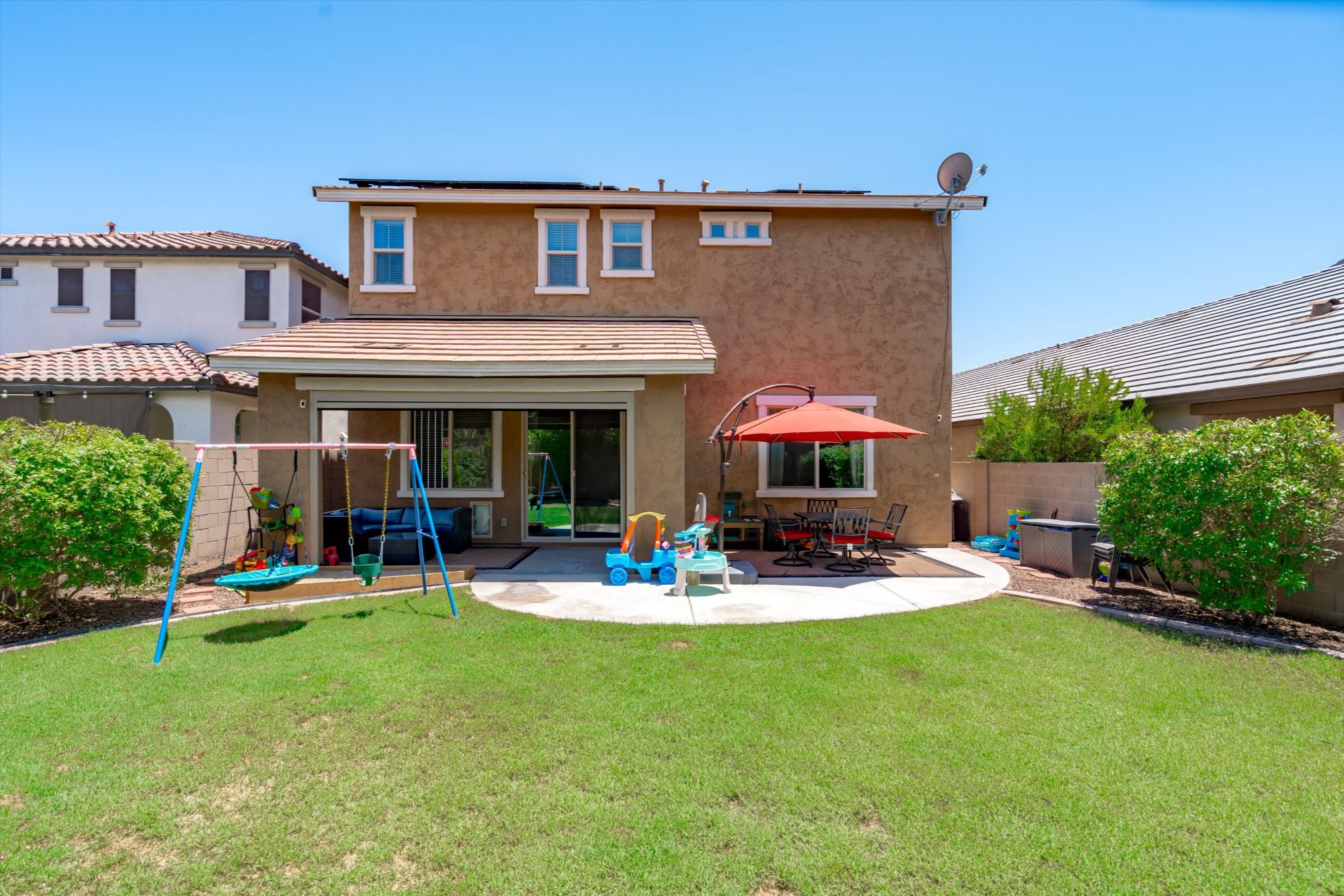 Covered patio and landscaped backyard of the Heritage Street home in Verrado, Buckeye AZ.