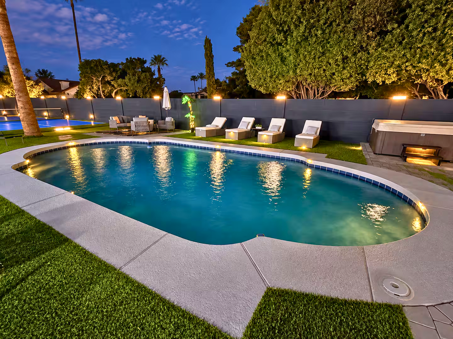 Pool and hot tub at 14241 N 54th St, Scottsdale
