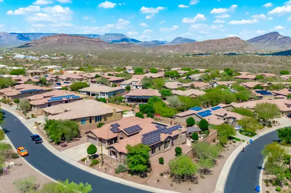 Aerial view of Arizona residential community showing competitive housing landscape, symbolizing strategic home positioning, leverage, and market awareness when selling.