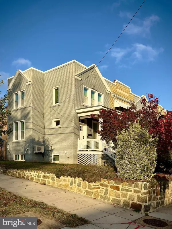 749 HAMILTON ST NW, Washington, DC 20011