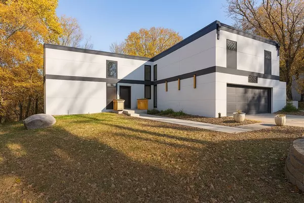 2090 SE Browns Woods Ridge, West Des Moines, IA 50265