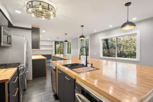 2090 SE Browns Woods Ridge, West Des Moines, IA 50265