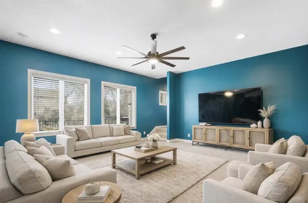 9136 Wooded Point Drive, Johnston, IA 50131