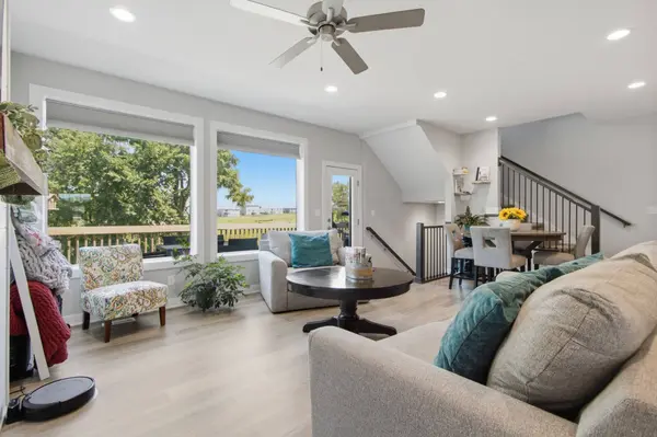 15307 Goldenrod Drive, Urbandale, IA 50323