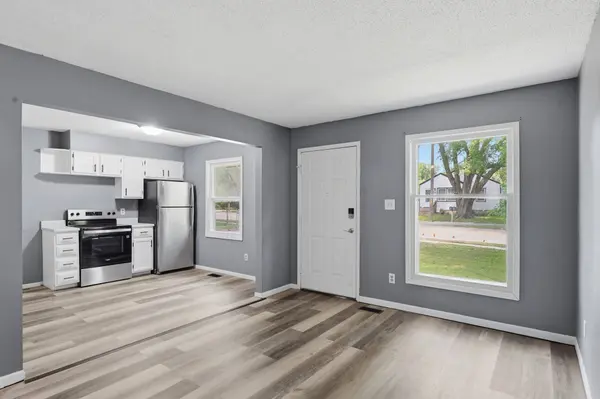 121 E Watrous Avenue, Des Moines, IA 50315