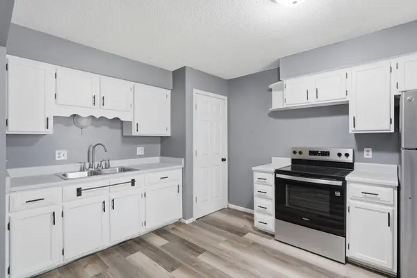 121 E Watrous Avenue, Des Moines, IA 50315