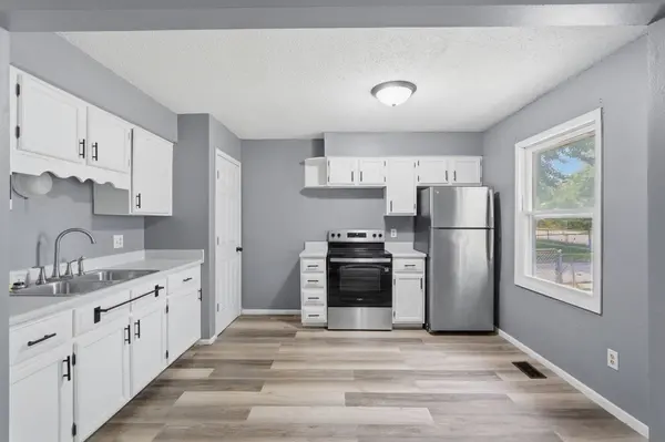 121 E Watrous Avenue, Des Moines, IA 50315