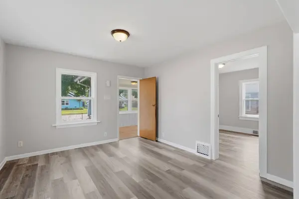 2554 E Grand Avenue, Des Moines, IA 50317