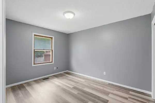 121 E Watrous Avenue, Des Moines, IA 50315