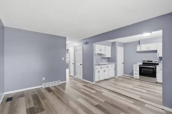 121 E Watrous Avenue, Des Moines, IA 50315